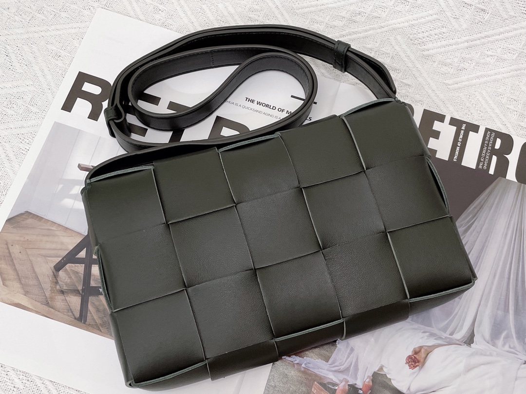 Cassette Intreccio Leather Cross-body Bag Fondant